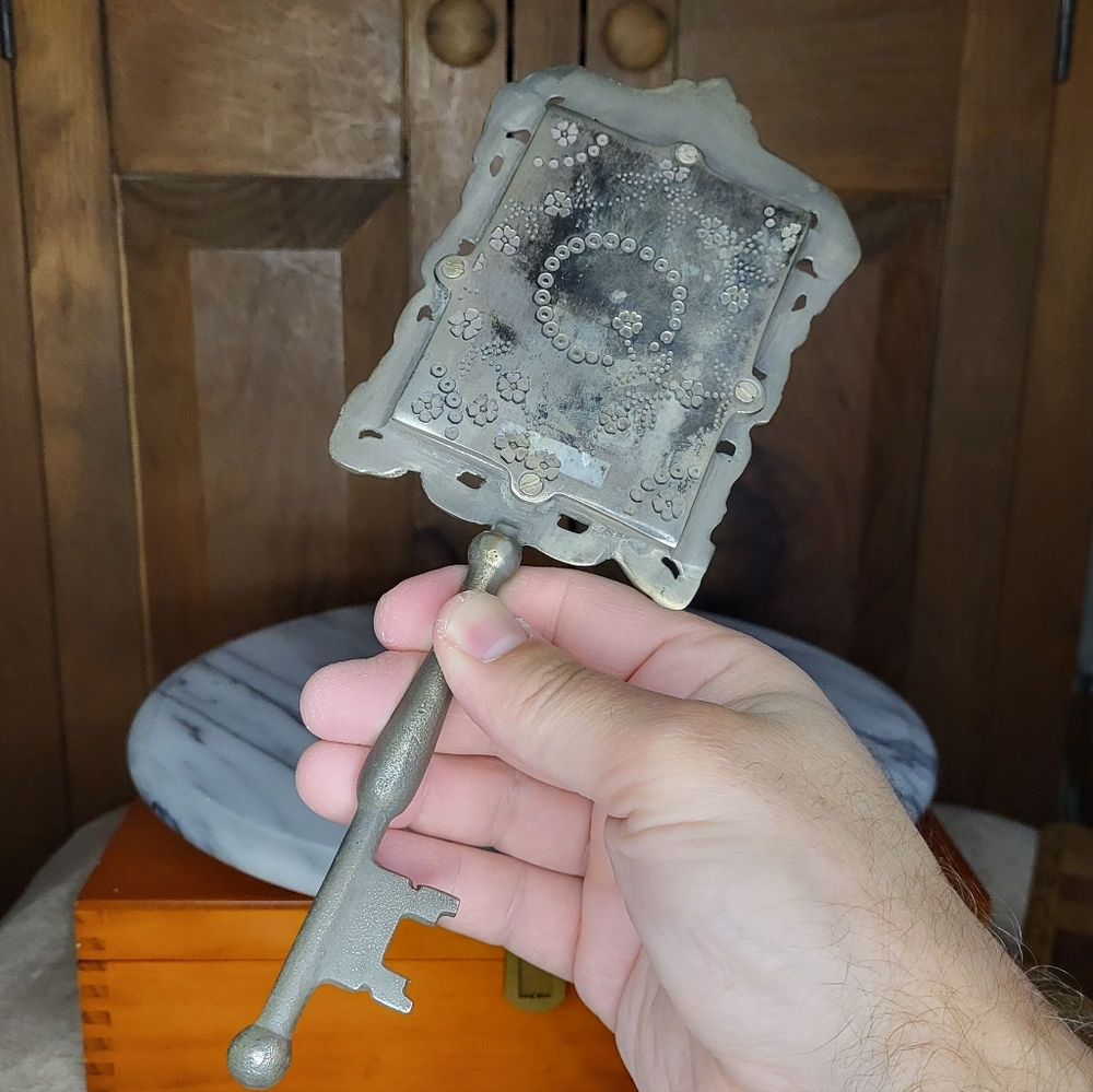 Vintage Ornate Handheld Mirror with Key Handle - Picture 13 of 13